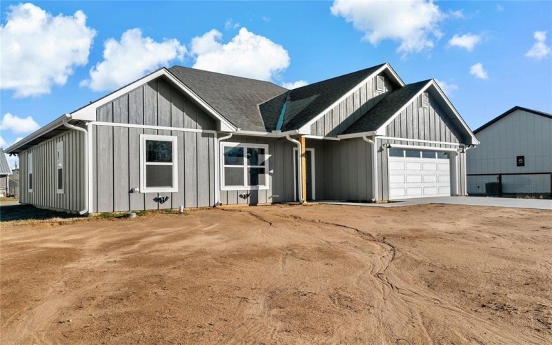 715 Daniel Street, Blossom, TX 75416, 3 Bedrooms Bedrooms, ,2 BathroomsBathrooms,Residential,For Sale,715 Daniel Street,20817607