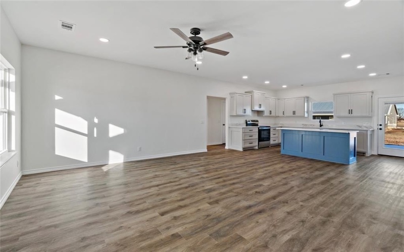 715 Daniel Street, Blossom, TX 75416, 3 Bedrooms Bedrooms, ,2 BathroomsBathrooms,Residential,For Sale,715 Daniel Street,20817607