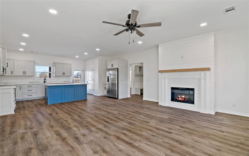 715 Daniel Street, Blossom, TX 75416, 3 Bedrooms Bedrooms, ,2 BathroomsBathrooms,Residential,For Sale,715 Daniel Street,20817607