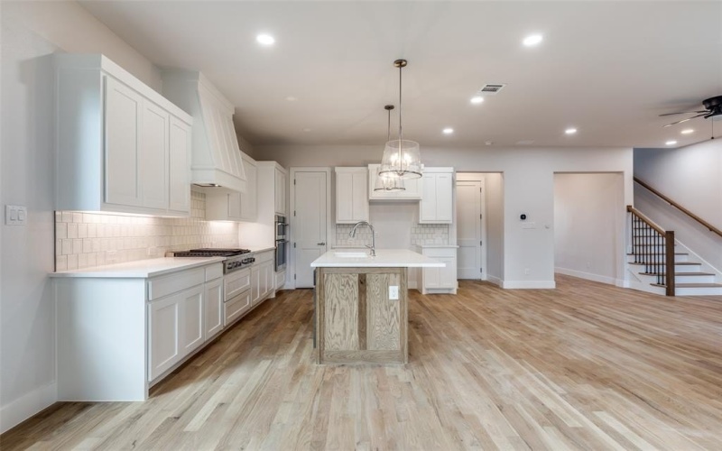 7106 Granada Place, Dallas, TX 75223, 4 Bedrooms Bedrooms, ,3 BathroomsBathrooms,Residential,For Sale,7106 Granada Place,20818832