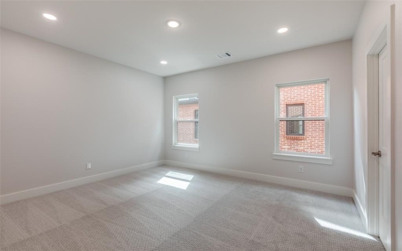 7106 Granada Place, Dallas, TX 75223, 4 Bedrooms Bedrooms, ,3 BathroomsBathrooms,Residential,For Sale,7106 Granada Place,20818832