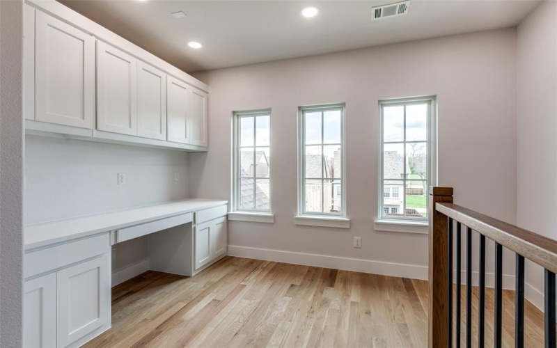7106 Granada Place, Dallas, TX 75223, 4 Bedrooms Bedrooms, ,3 BathroomsBathrooms,Residential,For Sale,7106 Granada Place,20818832