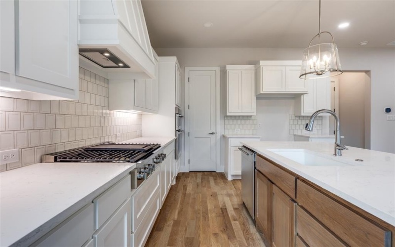 7106 Granada Place, Dallas, TX 75223, 4 Bedrooms Bedrooms, ,3 BathroomsBathrooms,Residential,For Sale,7106 Granada Place,20818832
