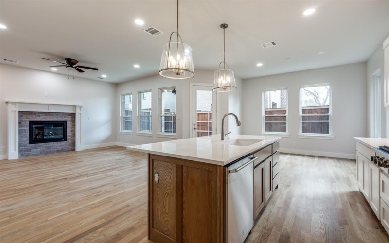 7106 Granada Place, Dallas, TX 75223, 4 Bedrooms Bedrooms, ,3 BathroomsBathrooms,Residential,For Sale,7106 Granada Place,20818832