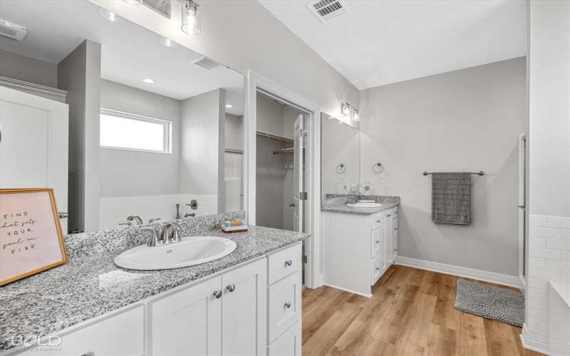 5870 Northwood Oaks, Shreveport, LA 71107, 4 Habitaciones Habitaciones , ,2 BañosBaños,Residential,En Venta,5870 Northwood Oaks,20822366