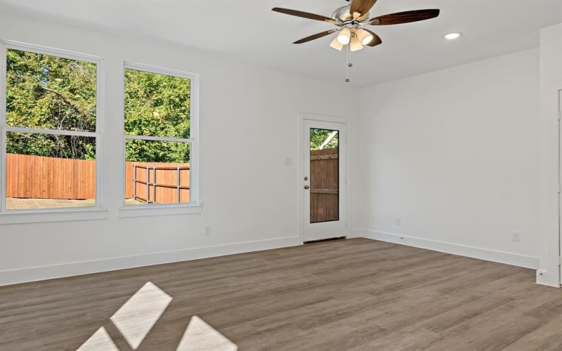 400-414 E 7th Street, Bonham, TX 75418, 6 Habitaciones Habitaciones , ,5 BañosBaños,Residential Multi Family,En Venta,400-414 E 7th Street,20819682