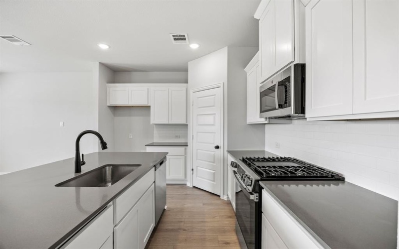 3316 Fortress Way, Denton, TX 76208, 4 Habitaciones Habitaciones , ,3 BañosBaños,Residential,En Venta,3316 Fortress Way,0,20820184