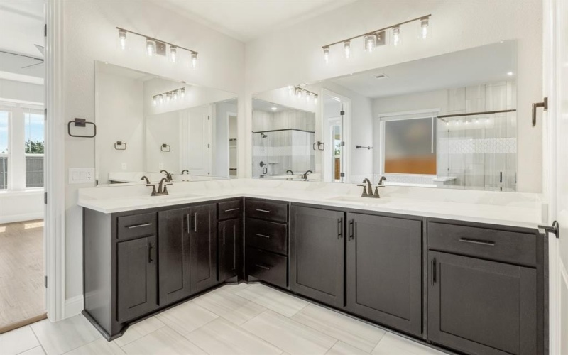 1122 Cardinal Drive, Midlothian, TX 76065, 4 Bedrooms Bedrooms, ,5 BathroomsBathrooms,Residential,For Sale,1122 Cardinal Drive,20818124