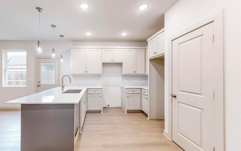 1423 Rowan Avenue, Dallas, TX 75223, 3 Bedrooms Bedrooms, ,2 BathroomsBathrooms,Residential,For Sale,1423 Rowan Avenue,20823020