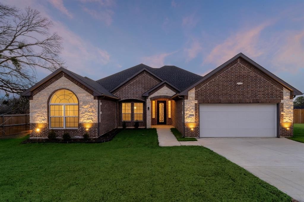 310 Oakwood Drive, Euless, TX 76040, 4 Habitaciones Habitaciones , ,5 BañosBaños,Residential,En Venta,310 Oakwood Drive,20823098