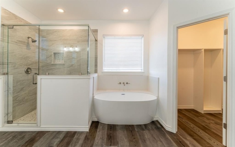 310 Oakwood Drive, Euless, TX 76040, 4 Habitaciones Habitaciones , ,5 BañosBaños,Residential,En Venta,310 Oakwood Drive,20823098