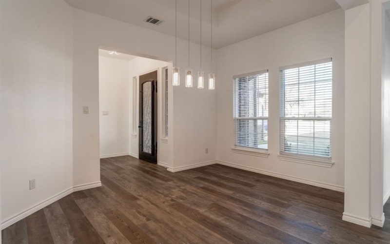 310 Oakwood Drive, Euless, TX 76040, 4 Habitaciones Habitaciones , ,5 BañosBaños,Residential,En Venta,310 Oakwood Drive,20823098
