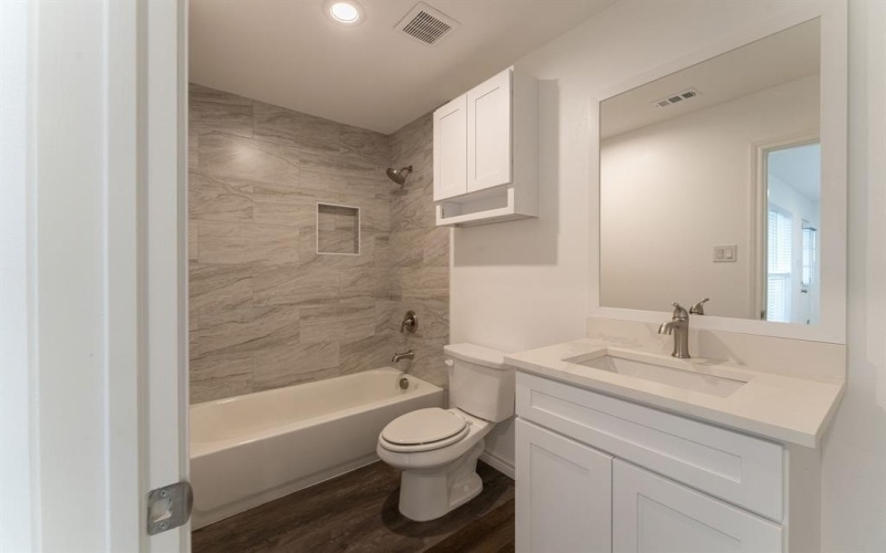 310 Oakwood Drive, Euless, TX 76040, 4 Habitaciones Habitaciones , ,5 BañosBaños,Residential,En Venta,310 Oakwood Drive,20823098