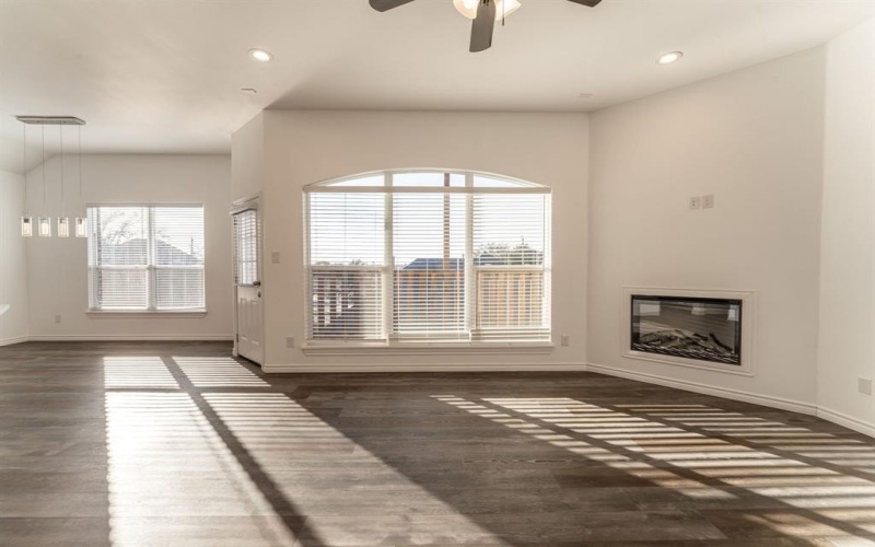 310 Oakwood Drive, Euless, TX 76040, 4 Habitaciones Habitaciones , ,5 BañosBaños,Residential,En Venta,310 Oakwood Drive,20823098