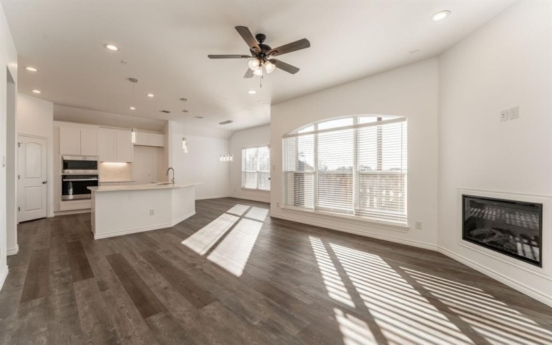 310 Oakwood Drive, Euless, TX 76040, 4 Habitaciones Habitaciones , ,5 BañosBaños,Residential,En Venta,310 Oakwood Drive,20823098