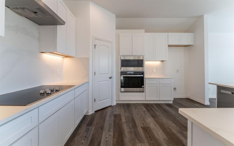 310 Oakwood Drive, Euless, TX 76040, 4 Habitaciones Habitaciones , ,5 BañosBaños,Residential,En Venta,310 Oakwood Drive,20823098