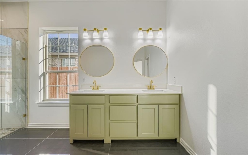 530 N M L King Jr Boulevard, Grand Prairie, TX 75050, 4 Habitaciones Habitaciones , ,3 BañosBaños,Residential,En Venta,530 N M L King Jr Boulevard,0,20829169