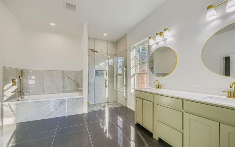 530 N M L King Jr Boulevard, Grand Prairie, TX 75050, 4 Habitaciones Habitaciones , ,3 BañosBaños,Residential,En Venta,530 N M L King Jr Boulevard,0,20829169