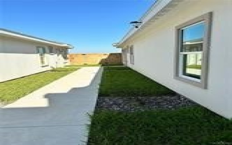 1412 Lore Drive, Weslaco, TX 78599, 8 Bedrooms Bedrooms, ,8 BathroomsBathrooms,Residential Multi Family,For Sale,1412 Lore Drive,20826838