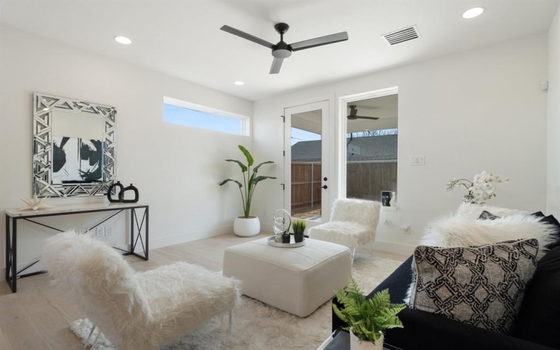 1424 Canada Drive, Dallas, TX 75212, 4 Bedrooms Bedrooms, ,3 BathroomsBathrooms,Residential,For Sale,1424 Canada Drive,20831629