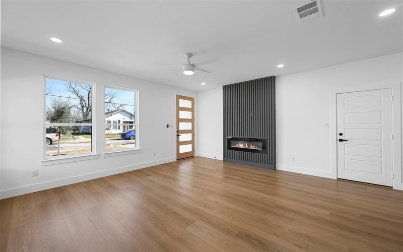 1573 Harris Court, Dallas, TX 75223, 3 Bedrooms Bedrooms, ,2 BathroomsBathrooms,Residential,For Sale,1573 Harris Court,20831643