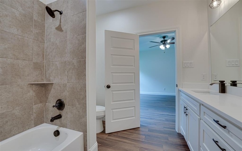 246 N Cherokee Shores Drive, Mabank, TX 75156, 3 Bedrooms Bedrooms, ,2 BathroomsBathrooms,Residential,For Sale,246 N Cherokee Shores Drive,20831794