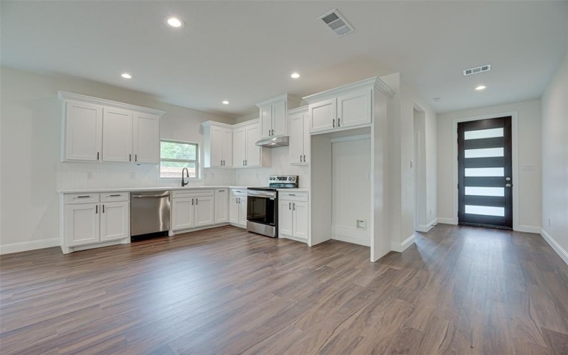 246 N Cherokee Shores Drive, Mabank, TX 75156, 3 Bedrooms Bedrooms, ,2 BathroomsBathrooms,Residential,For Sale,246 N Cherokee Shores Drive,20831794