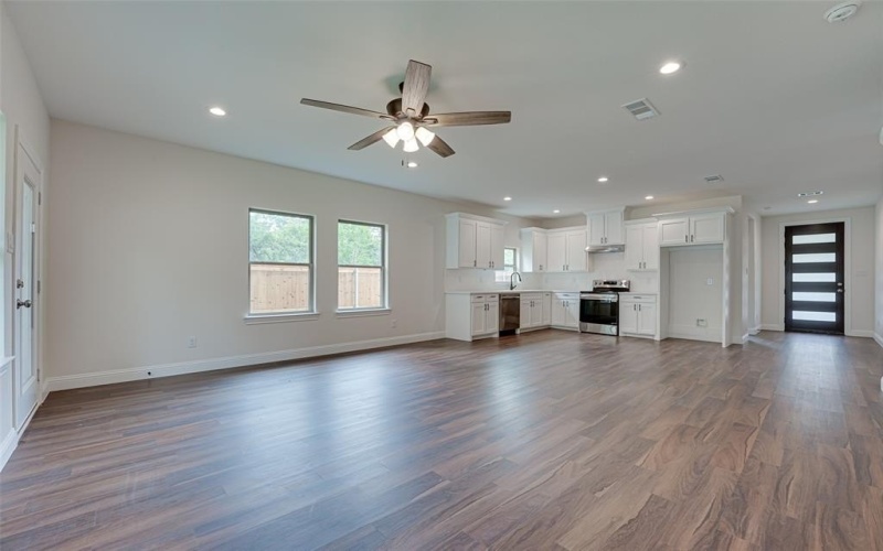 246 N Cherokee Shores Drive, Mabank, TX 75156, 3 Bedrooms Bedrooms, ,2 BathroomsBathrooms,Residential,For Sale,246 N Cherokee Shores Drive,20831794