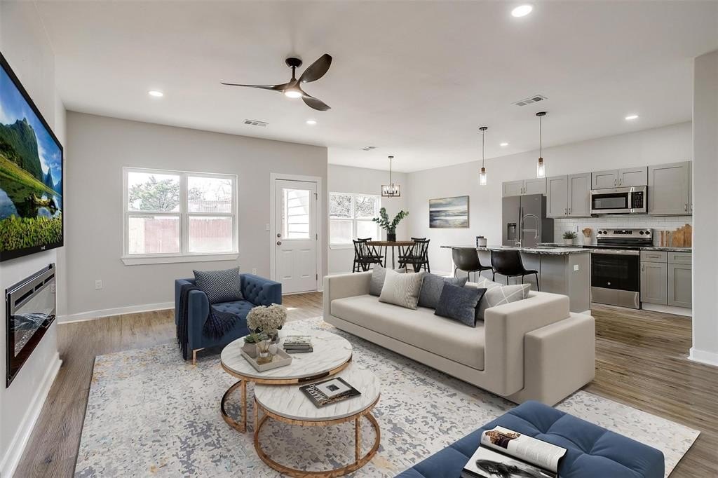 2604 Creekview Drive, Granbury, TX 76048, 3 Bedrooms Bedrooms, ,2 BathroomsBathrooms,Residential,For Sale,2604 Creekview Drive,20832198