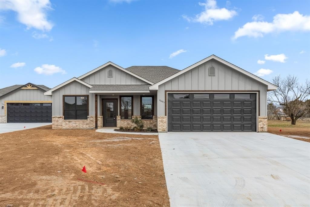 4695 Sisk Road, Wichita Falls, TX 76310, 3 Bedrooms Bedrooms, ,2 BathroomsBathrooms,Residential,For Sale,4695 Sisk Road,20832237