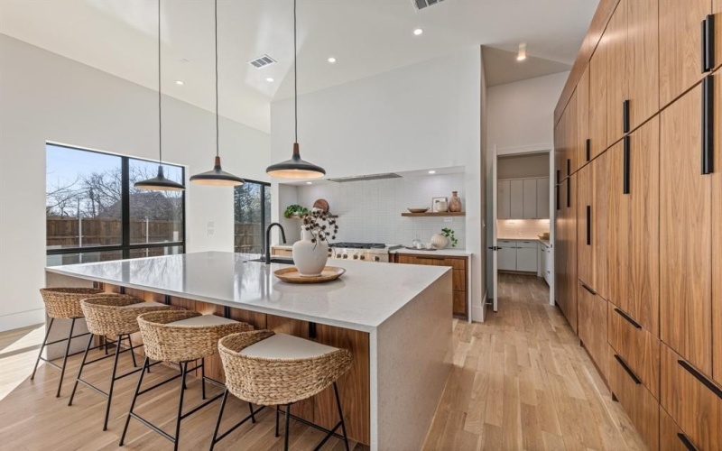 1909 Mcmillan Avenue, Dallas, TX 75206, 4 Habitaciones Habitaciones , ,5 BañosBaños,Residential,En Venta,1909 Mcmillan Avenue,20833625