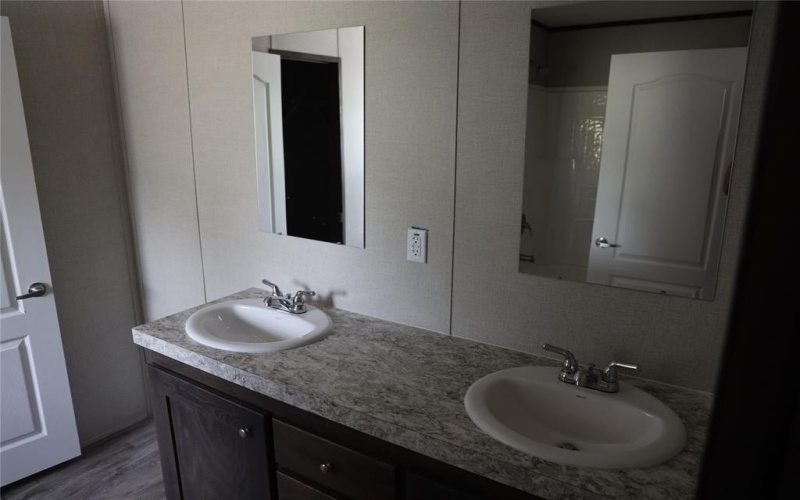 3501 Lake Granbury Drive, Granbury, TX 76048, 3 Habitaciones Habitaciones , ,2 BañosBaños,Residential,En Venta,3501 Lake Granbury Drive,20833668
