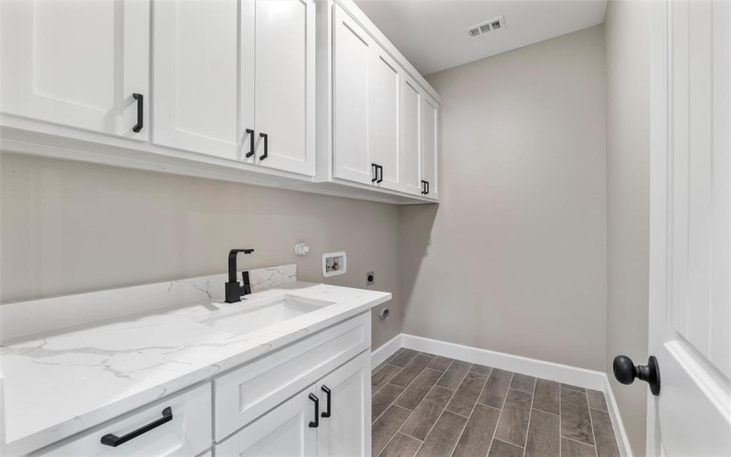 402 Lagoon Drive, Gun Barrel City, TX 75156, 3 Habitaciones Habitaciones , ,2 BañosBaños,Residential,En Venta,402 Lagoon Drive,20833838