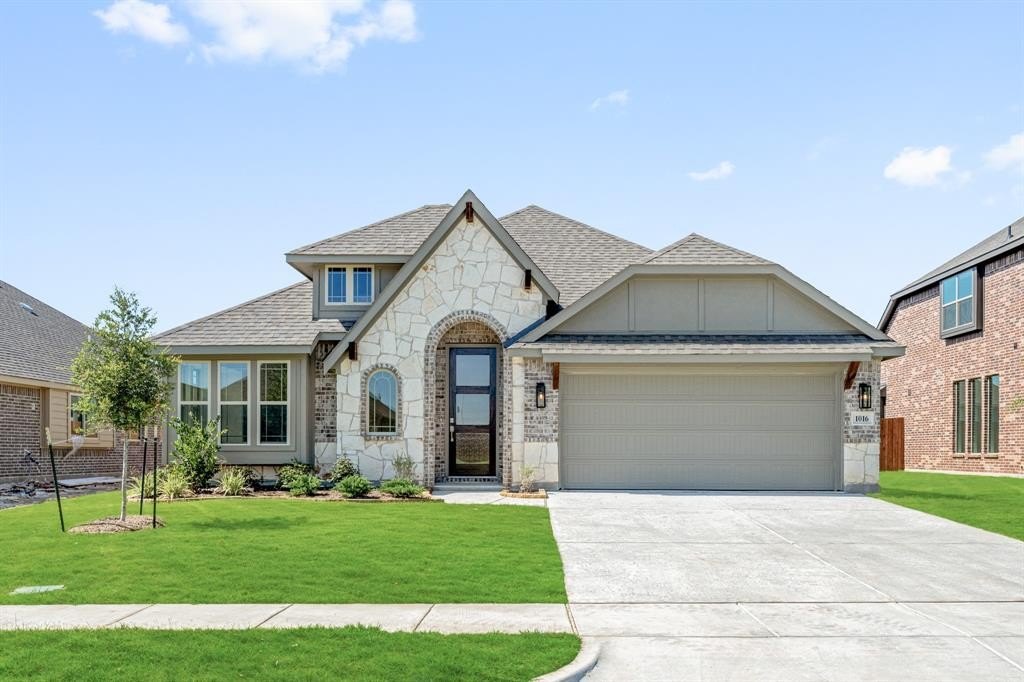 1016 Pineview Lane, Crowley, TX 76036, 4 Bedrooms Bedrooms, ,3 BathroomsBathrooms,Residential,For Sale,1016 Pineview Lane,20830464