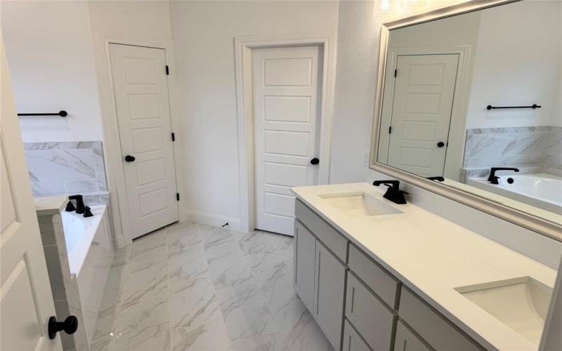 117 Goldfinch Road, Joshua, TX 76058, 4 Bedrooms Bedrooms, ,3 BathroomsBathrooms,Residential,For Sale,117 Goldfinch Road,20833960