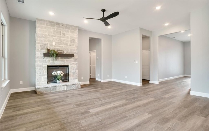 5813 Stonegate Circle, Granbury, TX 76048, 3 Habitaciones Habitaciones , ,2 BañosBaños,Residential,En Venta,5813 Stonegate Circle,20834052