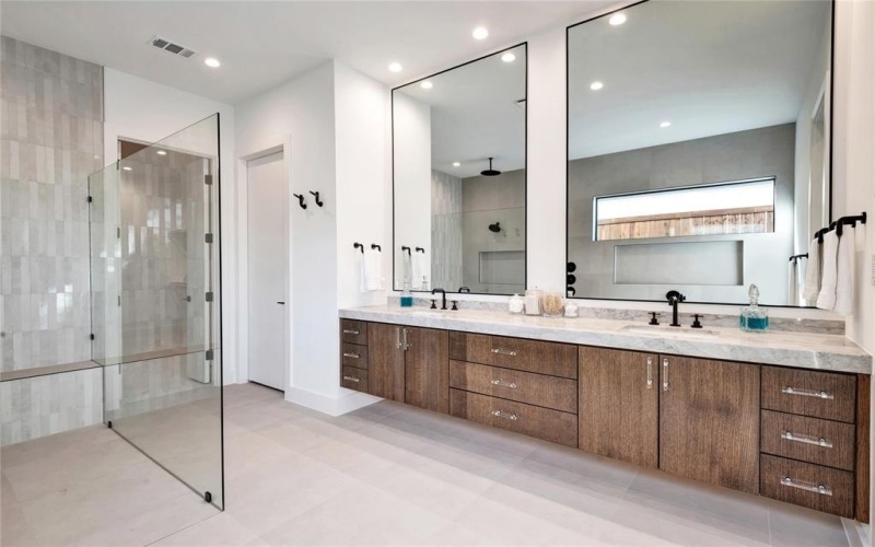 6923 Inverness Lane, Dallas, TX 75214, 5 Habitaciones Habitaciones , ,6 BañosBaños,Residential,En Venta,6923 Inverness Lane,20835725