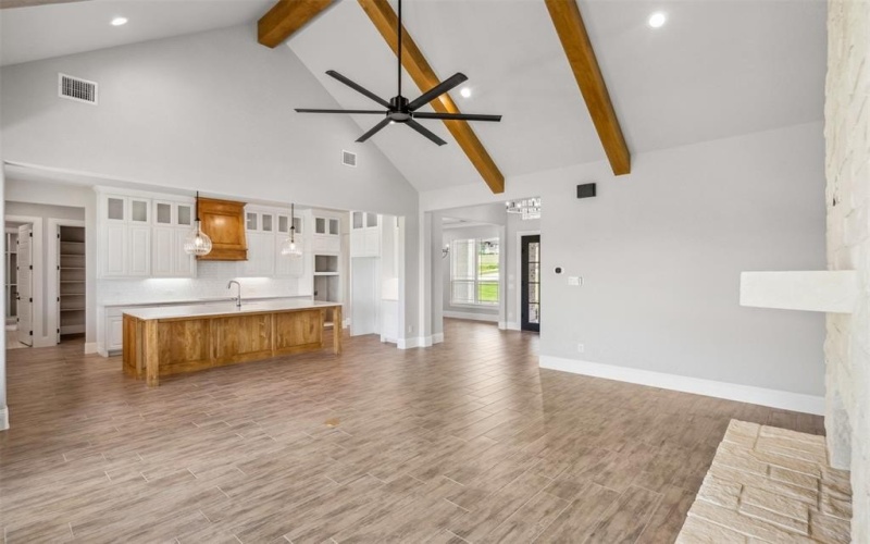1027 Estancia Boulevard, Weatherford, TX 76088, 4 Bedrooms Bedrooms, ,3 BathroomsBathrooms,Residential,For Sale,1027 Estancia Boulevard,20835938