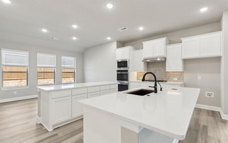 204 Bristol Lane, Azle, TX 76020, 4 Bedrooms Bedrooms, ,3 BathroomsBathrooms,Residential,For Sale,204 Bristol Lane,20838494