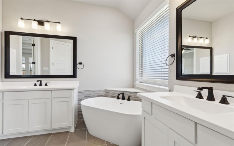 204 Bristol Lane, Azle, TX 76020, 4 Bedrooms Bedrooms, ,3 BathroomsBathrooms,Residential,For Sale,204 Bristol Lane,20838494
