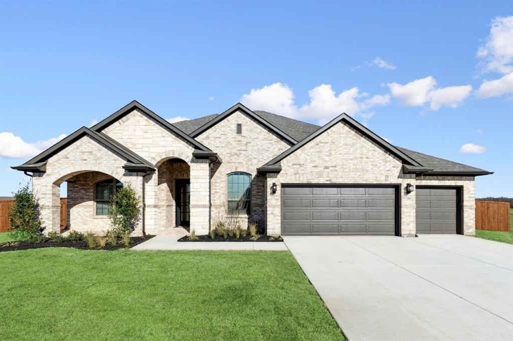 120 Bristol Lane, Azle, TX 76020, 5 Bedrooms Bedrooms, ,5 BathroomsBathrooms,Residential,For Sale,120 Bristol Lane,20838844