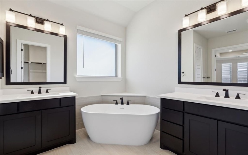 120 Bristol Lane, Azle, TX 76020, 5 Bedrooms Bedrooms, ,5 BathroomsBathrooms,Residential,For Sale,120 Bristol Lane,20838844