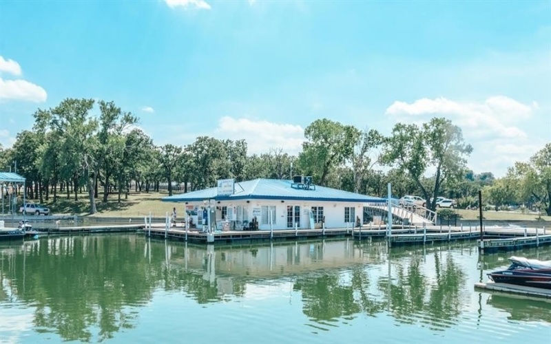 120 Bristol Lane, Azle, TX 76020, 5 Bedrooms Bedrooms, ,5 BathroomsBathrooms,Residential,For Sale,120 Bristol Lane,20838844