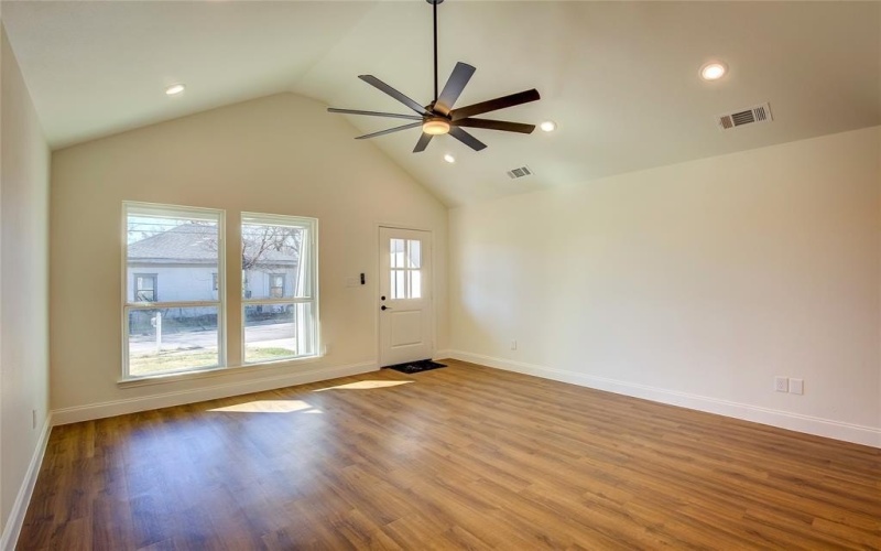 2502 Polk Street, Greenville, TX 75401, 3 Habitaciones Habitaciones , ,2 BañosBaños,Residential,En Venta,2502 Polk Street,20839219