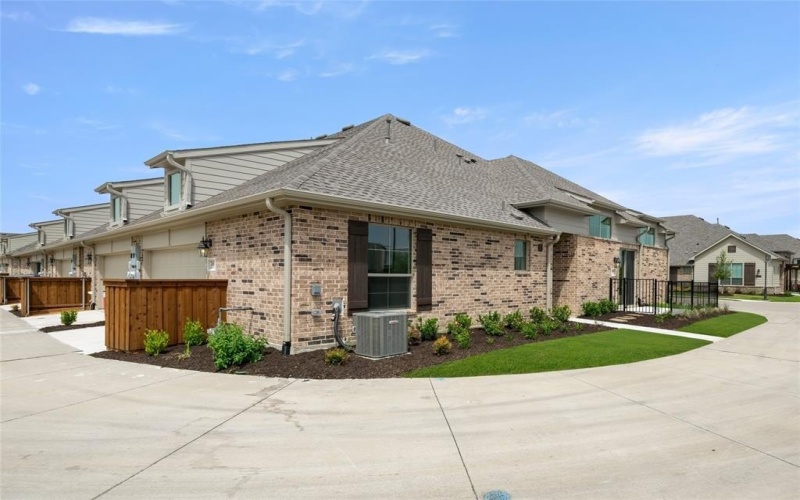 2613 Chablis Drive, Grand Prairie, TX 75054, 2 Habitaciones Habitaciones , ,2 BañosBaños,Residential,En Venta,2613 Chablis Drive,0,20839590