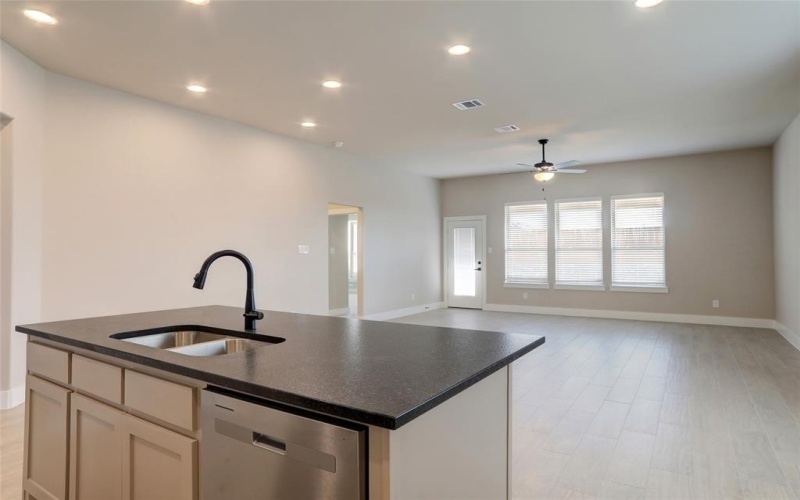 4033 Warhol Way, Royse City, TX 75189, 3 Habitaciones Habitaciones , ,2 BañosBaños,Residential,En Venta,4033 Warhol Way,20836304