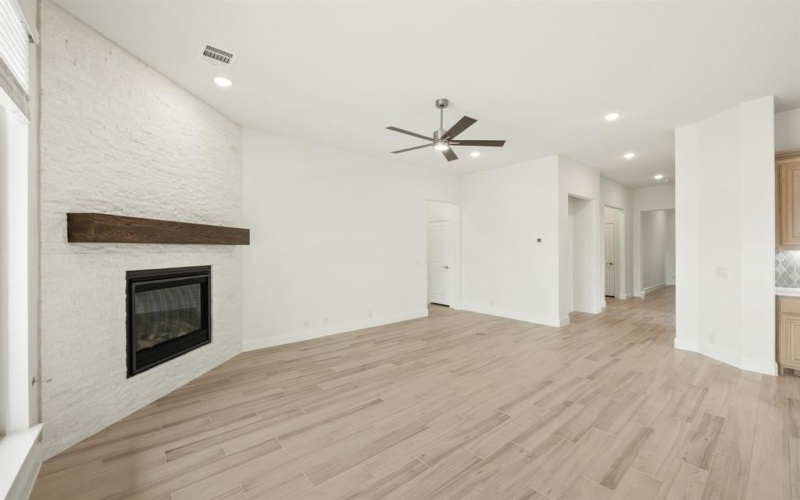 918 S Bluebird Lane, Midlothian, TX 76065, 3 Bedrooms Bedrooms, ,2 BathroomsBathrooms,Residential,For Sale,918 S Bluebird Lane,20836334