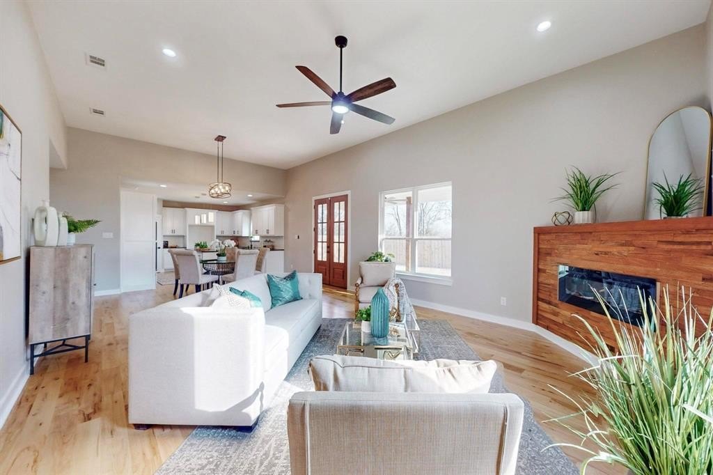 3928 SILVERHILL Drive, Dallas, TX 75241, 4 Bedrooms Bedrooms, ,3 BathroomsBathrooms,Residential,For Sale,3928 SILVERHILL Drive,0,20840059