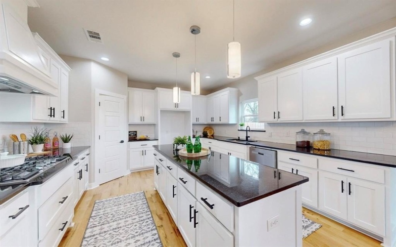 3928 SILVERHILL Drive, Dallas, TX 75241, 4 Bedrooms Bedrooms, ,3 BathroomsBathrooms,Residential,For Sale,3928 SILVERHILL Drive,0,20840059
