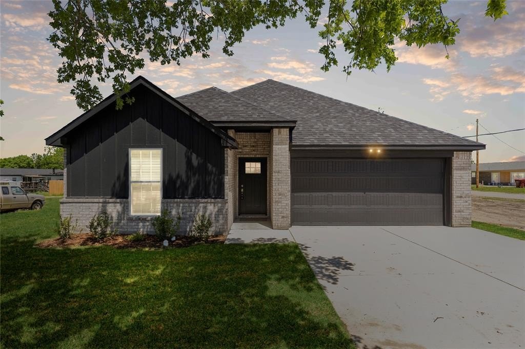 307 East Sanger Street, Celeste, TX 75423, 3 Bedrooms Bedrooms, ,2 BathroomsBathrooms,Residential,For Sale,307 East Sanger Street,0,20840487